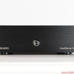 Audiodata in Who is Who in High Fidelity - Für die Ausstattung der Musikserver stehen den Kunden verschiedene Gehäusefrontplatten, Kabel, Festplatten und Softwarepakete zur Auswahl. Customers can choose from a variety of front panels, cables, hard drives and software packages to outfit their music servers.