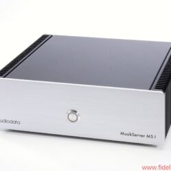 Audiodata in Who is Who in High Fidelity - Für die Ausstattung der Musikserver stehen den Kunden verschiedene Gehäusefrontplatten, Kabel, Festplatten und Softwarepakete zur Auswahl. Customers can choose from a variety of front panels, cables, hard drives and software packages to outfit their music servers.