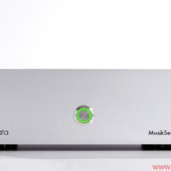 Audiodata in Who is Who in High Fidelity - Für die Ausstattung der Musikserver stehen den Kunden verschiedene Gehäusefrontplatten, Kabel, Festplatten und Softwarepakete zur Auswahl. Customers can choose from a variety of front panels, cables, hard drives and software packages to outfit their music servers.