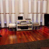 Hochglanzweiß im eigenen HiFi-Studio: ein Pärchen
Diapason Astera mit High-End-Bootslackierung Diapason Firmenreportage