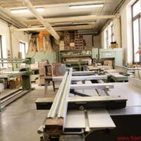 High-End-Werkstatt nahe Vicenza: Überall lagert sorgfältig
gestapeltes Holz in verschiedensten Fertigungsstadien Diapason Firmenreportage