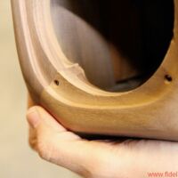 Handfeste Detailverliebtheit und Präzision: sorgfältig
herausgearbeitete Extraportion Holz für eine Schraube Diapason Firmenreportage