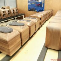 In der Kellerwerkstatt in Brescia: Alle Diapason-Modelle werden immer paarweise bestückt und feinabgestimmt Diapason Firmenreportage