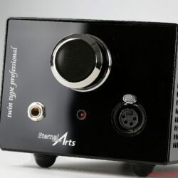 EternalArts KHV TT Professional - Die beiden Ausgangsbuchsen – symmetrisch und Stereoklinke – sind auch parallel betreibbar