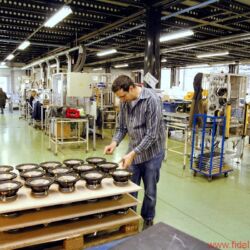 Focal Firmenreportage - Hauptwerk: Focal ist berühmt für seine Treiber‚ vom 15"-Bass bis zur Inverskalotte wird im eigenen Haus produziert