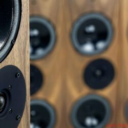 Living Voice Avatar IBX-R2 und OBX-R2