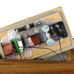 Living Voice Avatar IBX-R2 und OBX-R2 - Auch die interne Weiche bietet selbst gewickelte Luftspulen und Hovland-Caps. Die Schallwand umfasst ein bewährtes Chassis-Ensemble