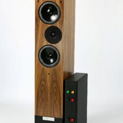 Living Voice Avatar IBX-R2 und OBX-R2 - … aber nur OBX bietet separate Frequenzweichen mit optimiertem Layout. Die IBX hat ihre Weichen im Gehäuse