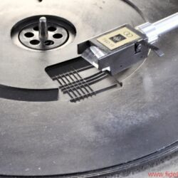 Emt Tondose - Für Kontrollfreaks: Die Kehrseite der Tellermatte sorgt dank integriertem Messfeld für audiophile Beruhigung