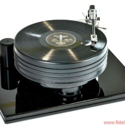 EnVogue Astra - Optionen: Das Laufwerk bietet Platz für zwei Tonarme und akzeptiert ein externes Netzteil