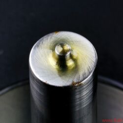 EnVogue Astra - Tellerachse von unten: Auflagepunkt und Lagerzapfen