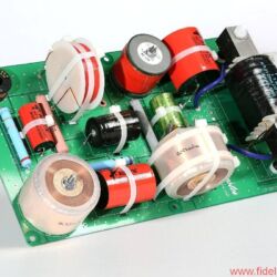 Der enorm hohe Fertigungsaufwand wird auch an den einzelnen Baugruppen deutlich. Das doppelte Doppel-Terminal ist eine echte Burmester-Spezialität