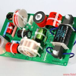 Der enorm hohe Fertigungsaufwand wird auch an den einzelnen Baugruppen deutlich. Das doppelte Doppel-Terminal ist eine echte Burmester-Spezialität