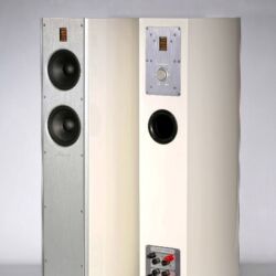 Ein zweiter, regelbarer AMT auf der Rückseite gleicht einen möglichen Hochton-Energiemangel im Raum aus