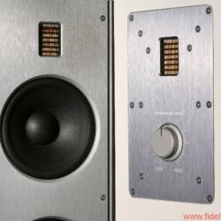 Der zweite Hochtöner entspricht dem Exemplar auf der Front. Der Air-Motion-Transformer (AMT) wird über einen Stelltrafo feingeregelt oder auch abgeschaltet