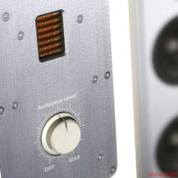 Ein zweiter, regelbarer AMT auf der Rückseite gleicht einen möglichen Hochton-Energiemangel im Raum aus