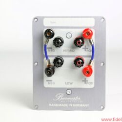 Der enorm hohe Fertigungsaufwand wird auch an den einzelnen Baugruppen deutlich. Das doppelte Doppel-Terminal ist eine echte Burmester-Spezialität