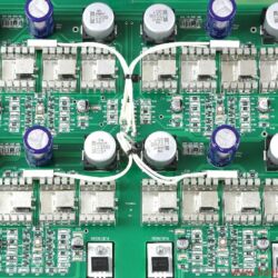Bryston BHA-1 Phonon SBM-02 - Tonstudio-Gene: Sehr viel aufwendiger kann man einen Kopfhörerverstärker sinnvollerweise nicht bauen