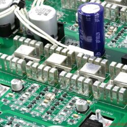 Bryston BHA-1 Phonon SBM-02 - Tonstudio-Gene: Sehr viel aufwendiger kann man einen Kopfhörerverstärker sinnvollerweise nicht bauen