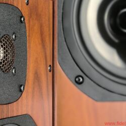 Harbeth Compact 7ES plus HiFi auf dem Bauernhof Reference Stand 7 - Bleibt wertvoll: bewährte Harbeth-Bestückung inklusive hauseigenem „Radial”-Tiefmitteltöner