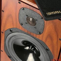 Harbeth Compact 7ES plus HiFi auf dem Bauernhof Reference Stand 7 - Bleibt wertvoll: bewährte Harbeth-Bestückung inklusive hauseigenem „Radial”-Tiefmitteltöner