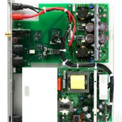 Lindemann Musicbook uns Manger P1 - Erstklassige Verarbeitung auch unter der Haube. Die Vorstufe besitzt zudem ein feines OLED-Display