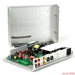 Lindemann Musicbook uns Manger P1 - Erstklassige Verarbeitung auch unter der Haube. Die Vorstufe besitzt zudem ein feines OLED-Display