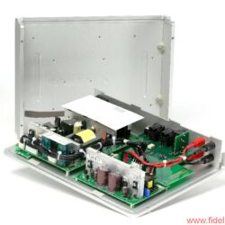 Lindemann Musicbook uns Manger P1 - Erstklassige Verarbeitung auch unter der Haube. Die Vorstufe besitzt zudem ein feines OLED-Display