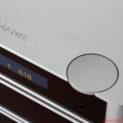 Lindemann Musicbook uns Manger P1 - Erstklassige Verarbeitung auch unter der Haube. Die Vorstufe besitzt zudem ein feines OLED-Display