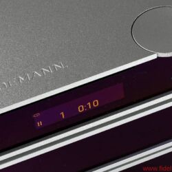 Lindemann Musicbook uns Manger P1 - Erstklassige Verarbeitung auch unter der Haube. Die Vorstufe besitzt zudem ein feines OLED-Display