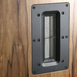 MFE Secundo - Krönung der 50 Millimeter dicken Multiplexfront: das große ’ schnelle ’ hochbelastbare Hochton-Bändchen