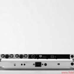 MSB Technology Analog DAC - D/A-Wandler und externes Netzteil tarnen sich als Unterstellbasen — sehr elegant!