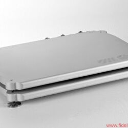 MSB Technology Analog DAC - D/A-Wandler und externes Netzteil tarnen sich als Unterstellbasen — sehr elegant!