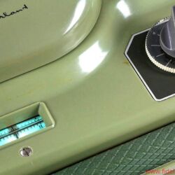 REVOX F36 - Beide Kanäle im Blick: grüne Elektronenstrahlen im Stil einer Bargraphanzeige von 1962