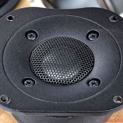 Bryston Mini A - Hochtöner mit Schutzabdeckung und leichter Schallführung