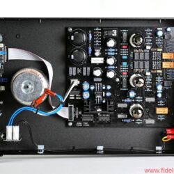 Synthesis Roma 79DC - Design, Klang und Innenleben: alles klar, liebevoll und aufgeräumt - Mehrstufige Verstärkung: Zwei ECC83 und eine ECC82 verstärken das Signal in Kathodenfolger-Schaltung