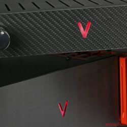 Valvet Röhrenvorstufe Soulshine und Class-A Monoblöcke A4 - V wie „vorne“ oder „voll cool“? Quatsch, wie „Valvet“ und „volle Kanne“ natürlich: Mit je 55 Watt sorgen die Monos für Alarmstufe Rot, während die Soulshine-Röhrenvorstufe der Wiedergabe Seele einhaucht - Ein paar Euro mehr kosten die Sonderversionen mit Carbon und roten Kühlkörpern zwar, dafür sehen sie aber echt abgefahren aus.