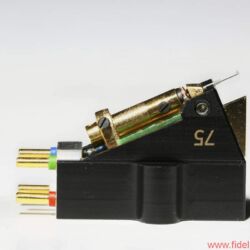 EMT JSD S75 - Diamant an Saphir im Borstäbchen: Im halboffenen Gehäuse aus eloxiertem Spezial- Aluminium steckt ein penibelst justiertes Präzisions-Ensemble mit Dauerläuferqualitäten