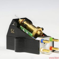 EMT JSD S75 - Diamant an Saphir im Borstäbchen: Im halboffenen Gehäuse aus eloxiertem Spezial- Aluminium steckt ein penibelst justiertes Präzisions-Ensemble mit Dauerläuferqualitäten