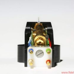 EMT JSD S75 - Diamant an Saphir im Borstäbchen: Im halboffenen Gehäuse aus eloxiertem Spezial- Aluminium steckt ein penibelst justiertes Präzisions-Ensemble mit Dauerläuferqualitäten