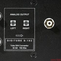 Lector Digitube S-192 - Ausnahmeerscheinung: Ein Word-Clock-Eingang (u. l.) findet sich selten in dieser Preisklasse