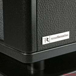 Rosso Fiorentino Elba - Doppelkopplung: Über Distanzzylinder hält die Elba Verbindung zu ihrer Basis, die optional auf Spikes steht