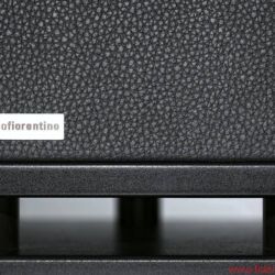 Rosso Fiorentino Elba - Doppelkopplung: Über Distanzzylinder hält die Elba Verbindung zu ihrer Basis, die optional auf Spikes steht