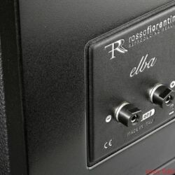 Rosso Fiorentino Elba - Schallwand und Flanken sind in feinstes Kalbsleder gewandet, das Terminal ist aus reinem Kupfer