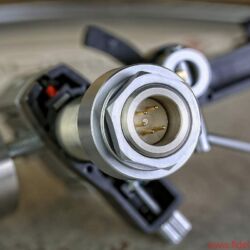 Thorens TP 92 OEM - Alternativ zur 5-Pol-Buchse gibt es durchgehende Kabel