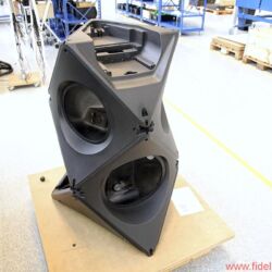 Bang & Olufsen BeoLab 90 - B&O gewährte intensive Einblicke in alle Stadien der Entwicklung und Fertigung: von ersten Entwürfen bis zum Alugussgehäuse, vom Modellbau über die Montage bis zu den Messräumen. Entscheidende Klanginstanz ist „Tonmeister“ Geoff Martin