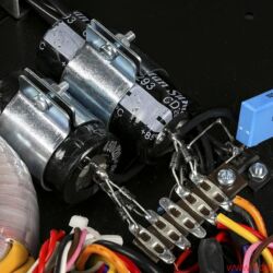 Croft RIAA Phono R - Croft’sche Markenzeichen: eng unmittelbar an den Röhrenfassungen verlötete Bauteile und große Lötösen