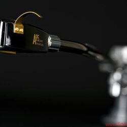 Ortofon SPU A95 + TA-210 - Der Vorteil so großer, schwerer Brocken liegt auf der Hand: Sie lassen sich durch praktisch nichts aus der Ruhe bringen