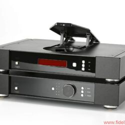 Rega Saturn-R - Saturn-R und Elicit-R harmonieren klanglich genauso perfekt miteinander wie optisch