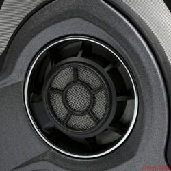 Sennheiser HD-700 - Die eingewinkelten Wandlerelemente im HD-700 durchmessen 40 Millimeter